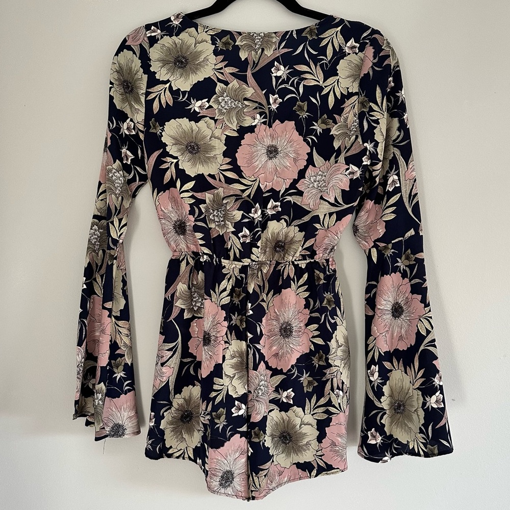 ❗BOGO❗Tobi Britt Floral Front Tie Long Bell Sleeves - Picture 2 of 4